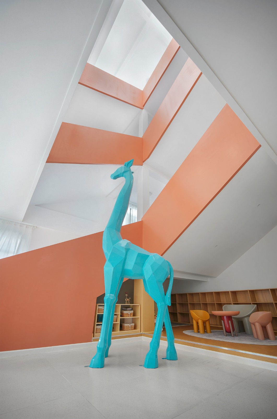 BIM建筑|海口山高幼儿园：一座位于高铁站下的幼儿园,如何征服小朋友 / DIKA新作