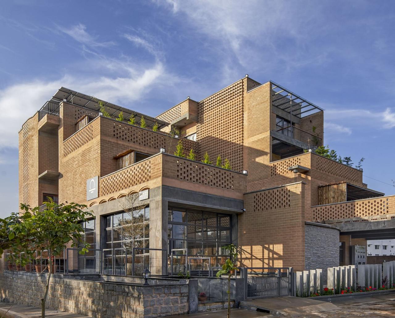 BIM建筑|本土材料与传统工艺，Sunyata 生态酒店 / Design Kacheri