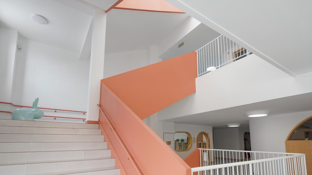 BIM建筑|海口山高幼儿园：一座位于高铁站下的幼儿园,如何征服小朋友 / DIKA新作