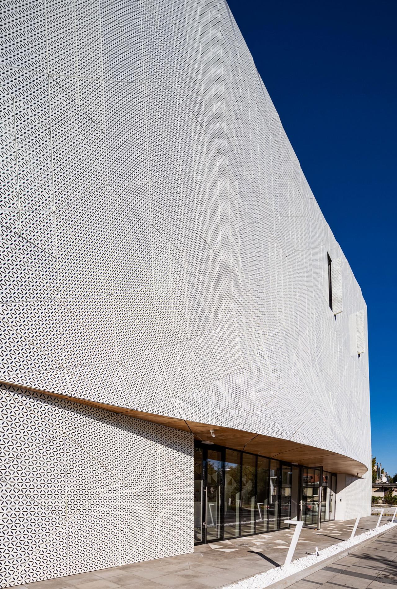 BIM建筑|疗养小镇的‘浪潮’，医疗研究中心 / FAAB