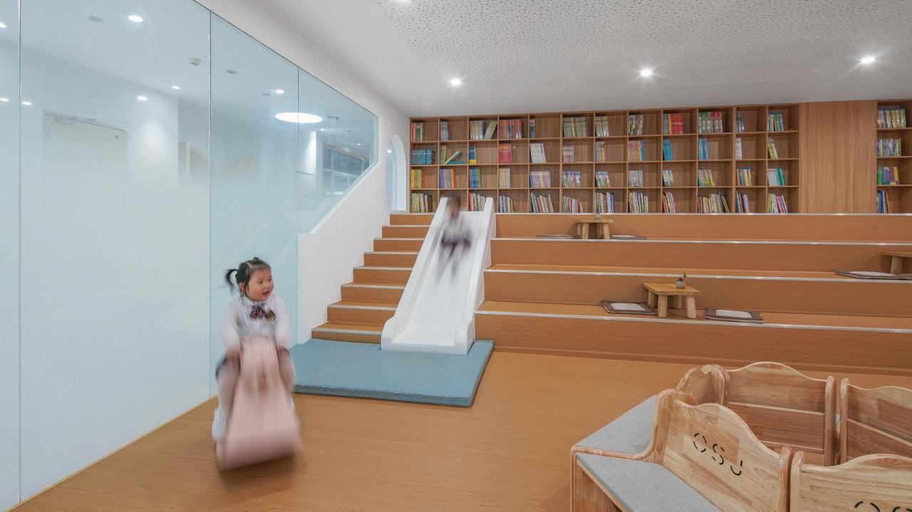 BIM建筑|海口山高幼儿园：一座位于高铁站下的幼儿园,如何征服小朋友 / DIKA新作