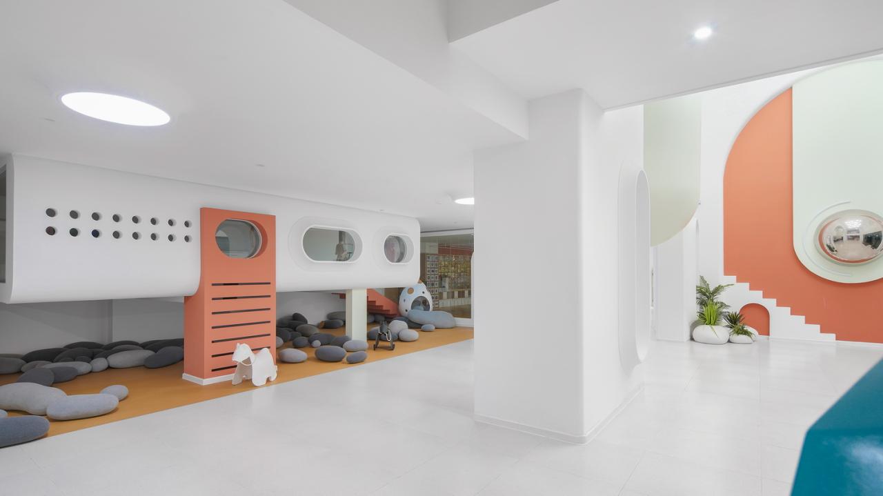 BIM建筑|海口山高幼儿园：一座位于高铁站下的幼儿园,如何征服小朋友 / DIKA新作