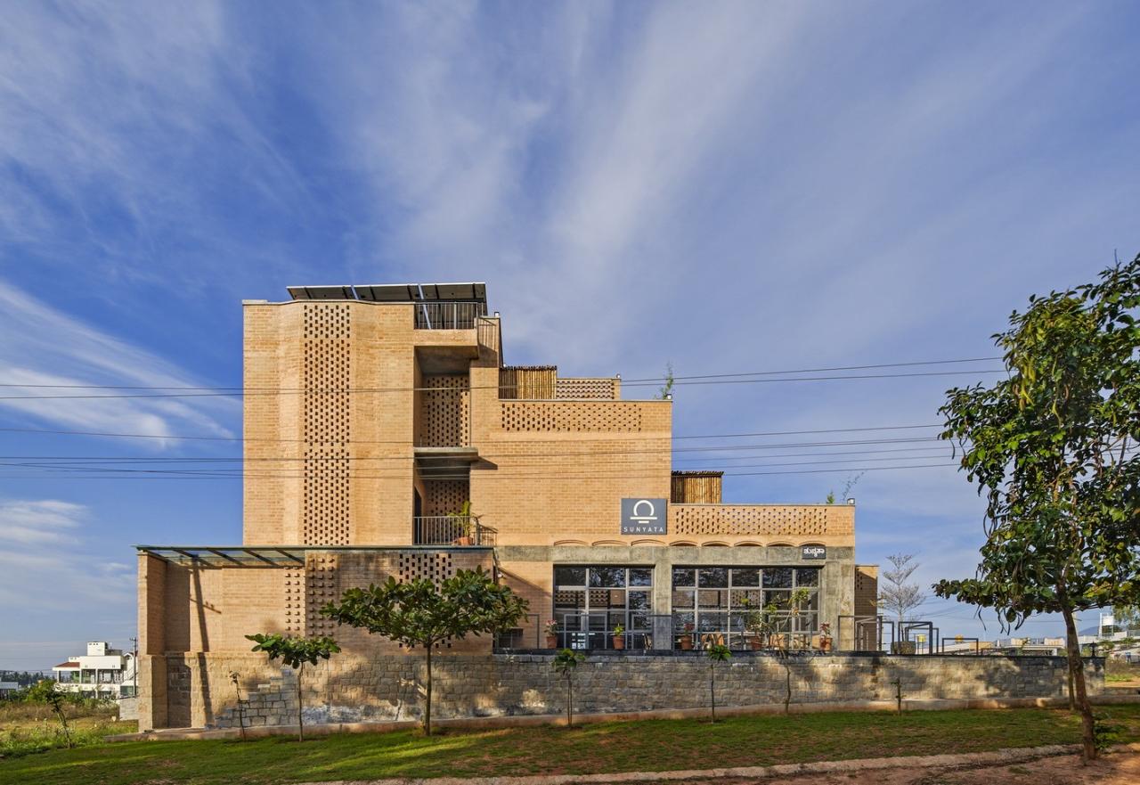 BIM建筑|本土材料与传统工艺，Sunyata 生态酒店 / Design Kacheri