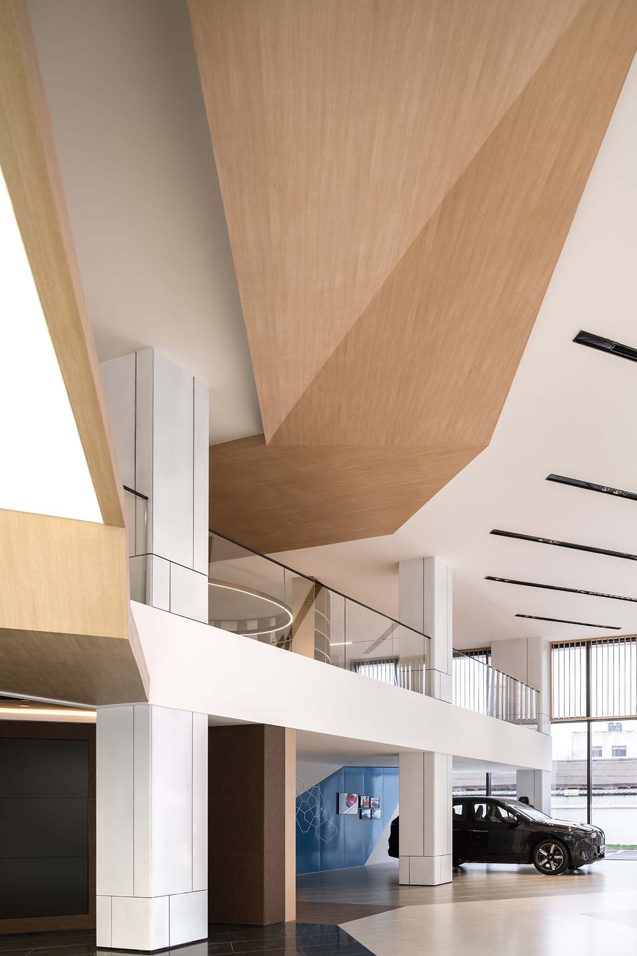 BIM建筑|成都BMW宝马体验中心 / 朱海博建筑设计事务所