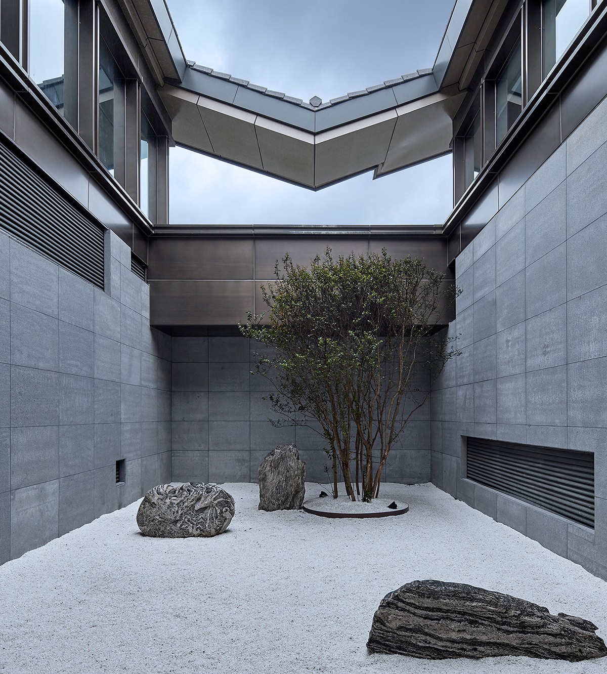 BIM建筑|山水间的“负空间”营造 ——漓江文化旅游度假区塔山会馆 / UA尤安设计