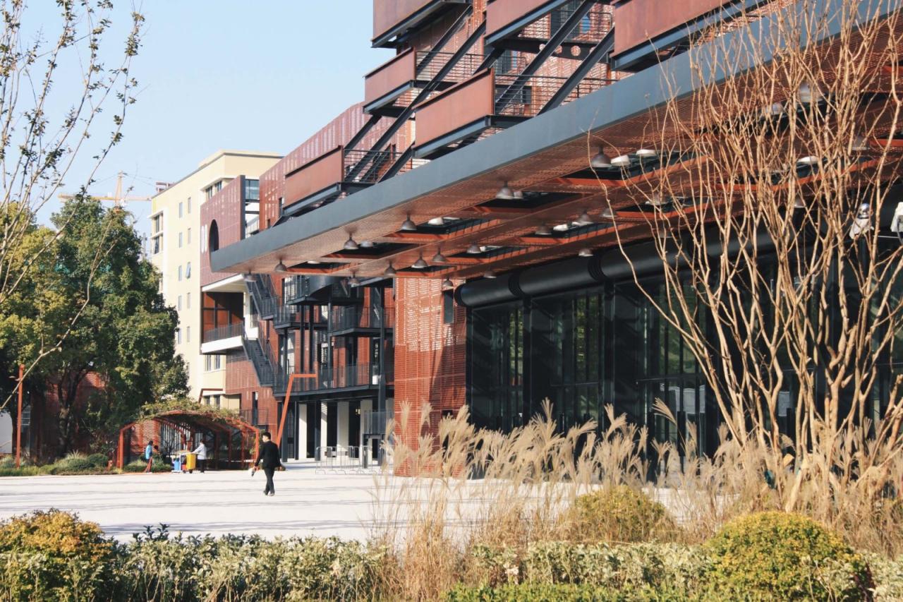 BIM建筑|华谊万创·新所迷宫墙 / 行之建筑设计事务所