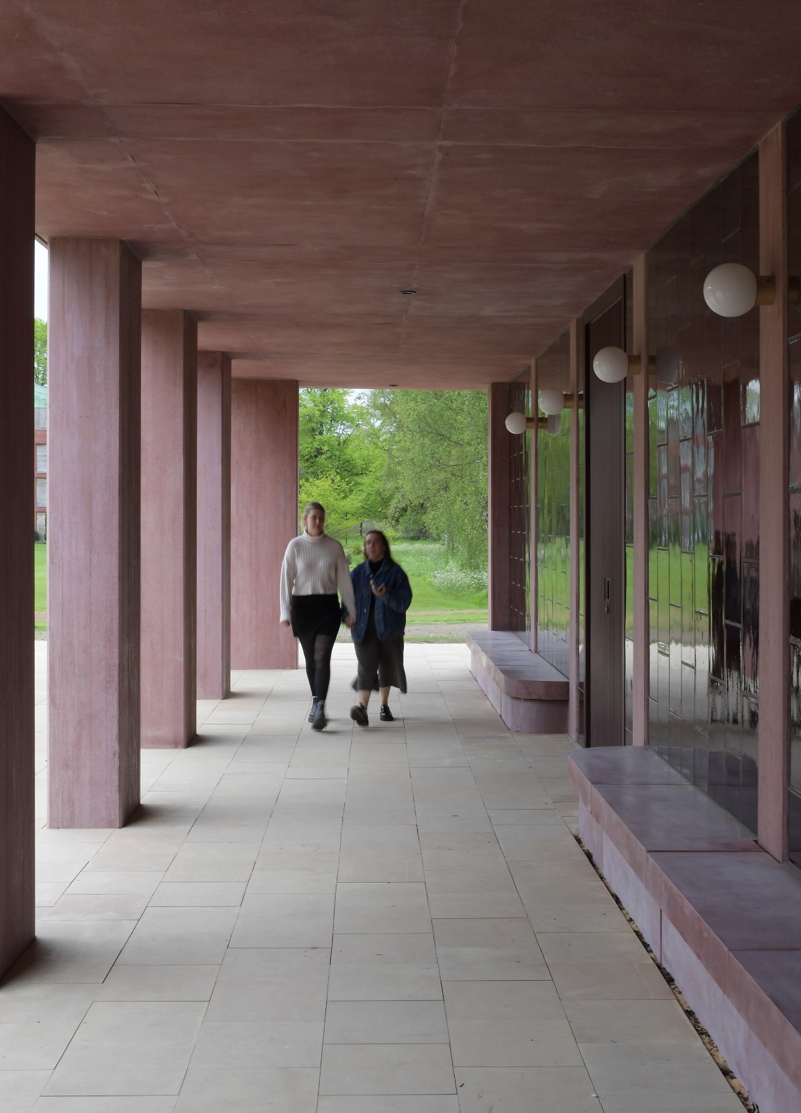 BIM建筑|复古绿釉，剑桥大学食堂 / Feilden Fowles