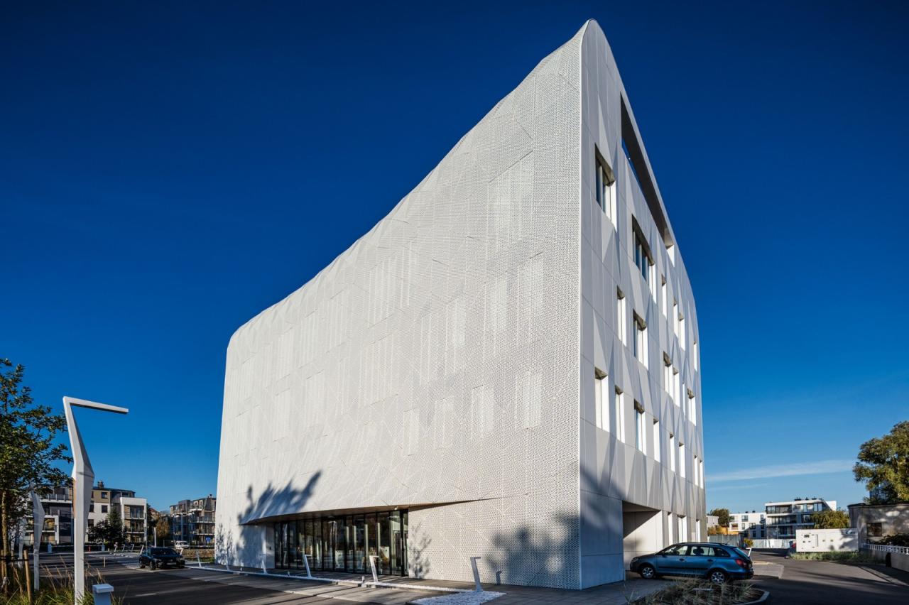 BIM建筑|疗养小镇的‘浪潮’，医疗研究中心 / FAAB