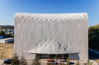 BIM建筑|疗养小镇的‘浪潮’，医疗研究中心 / FAAB-BIM建筑网