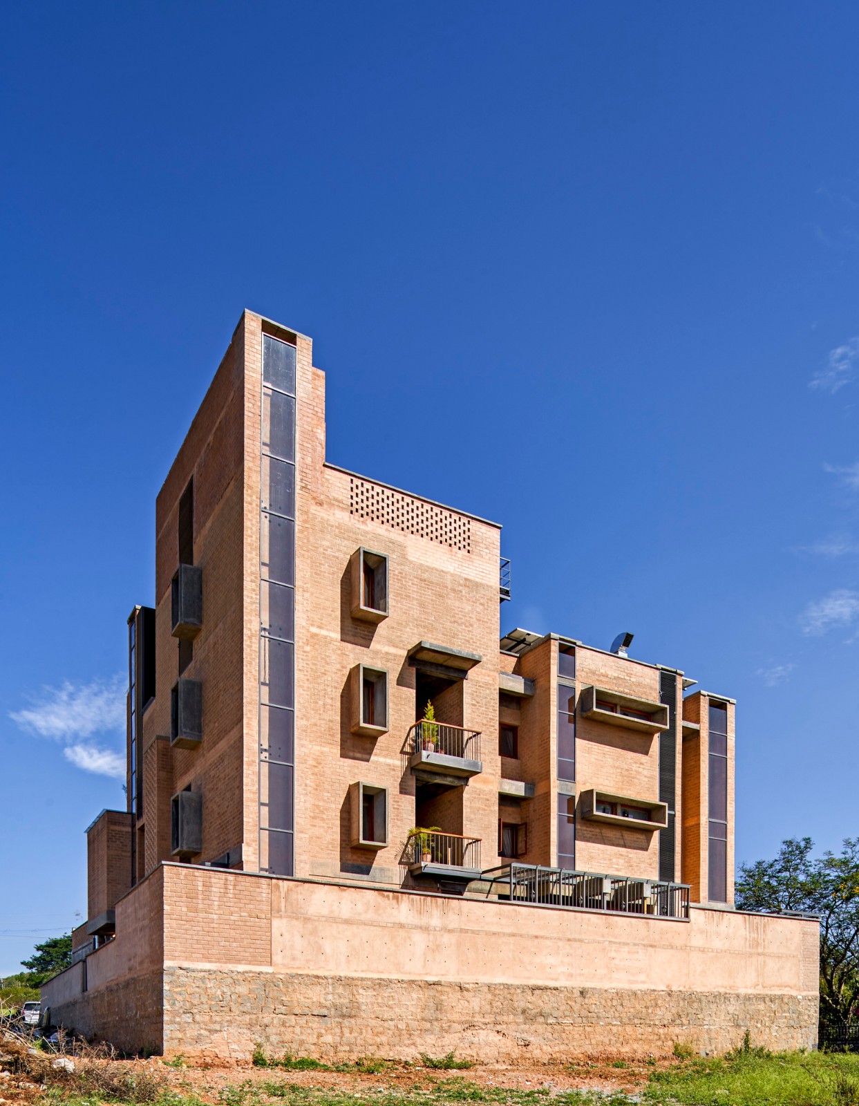 BIM建筑|本土材料与传统工艺，Sunyata 生态酒店 / Design Kacheri