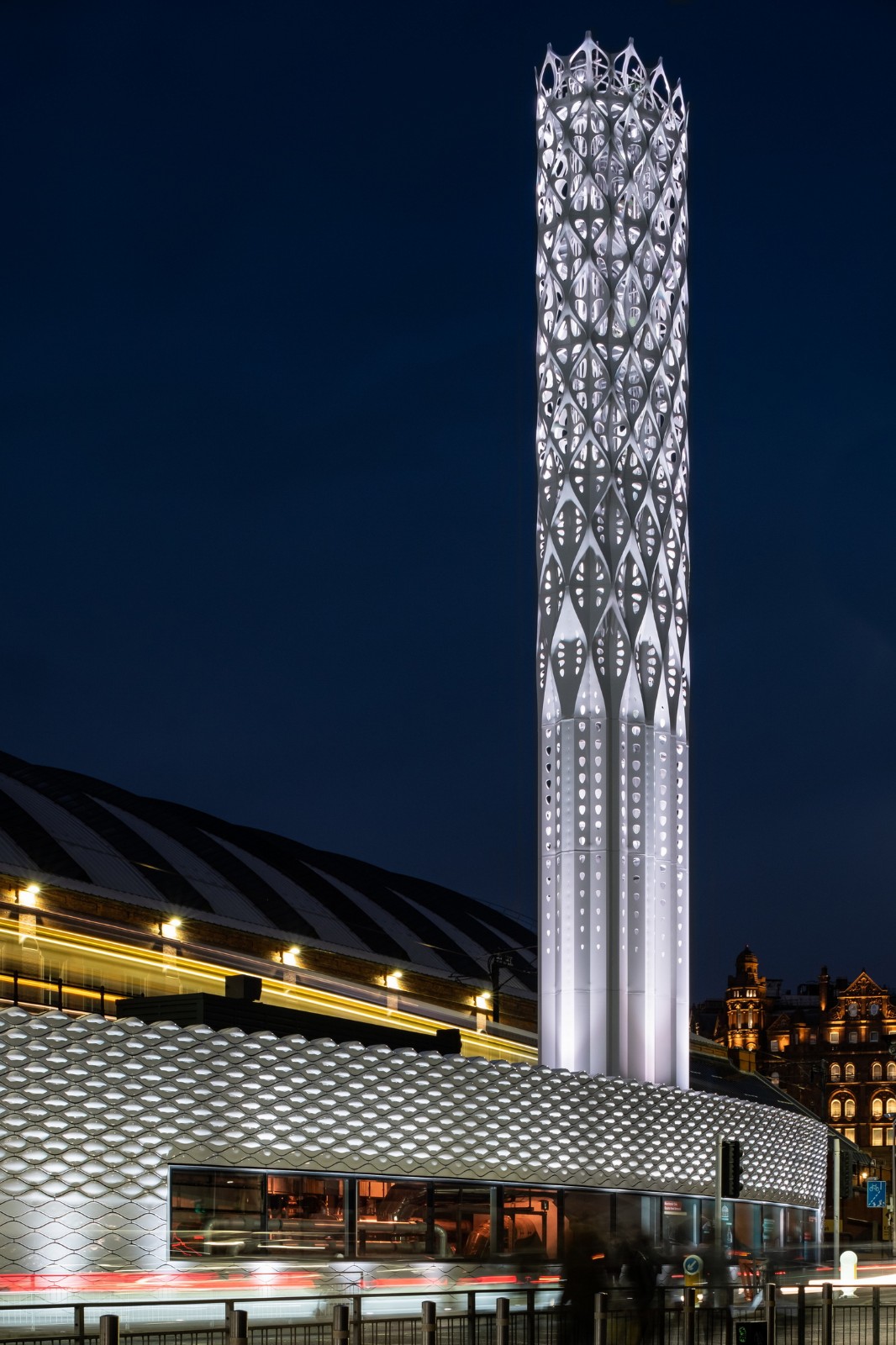 BIM建筑|结构创新：‘壳层镂空’光之塔与能量之墙 / Tonkin Liu