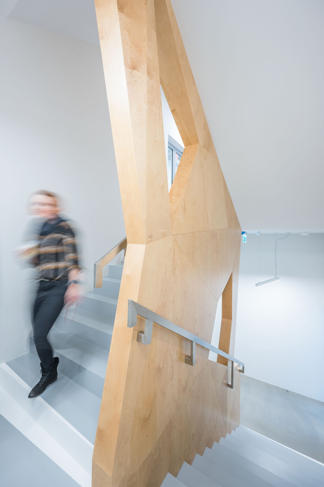 BIM建筑|疗养小镇的‘浪潮’，医疗研究中心 / FAAB