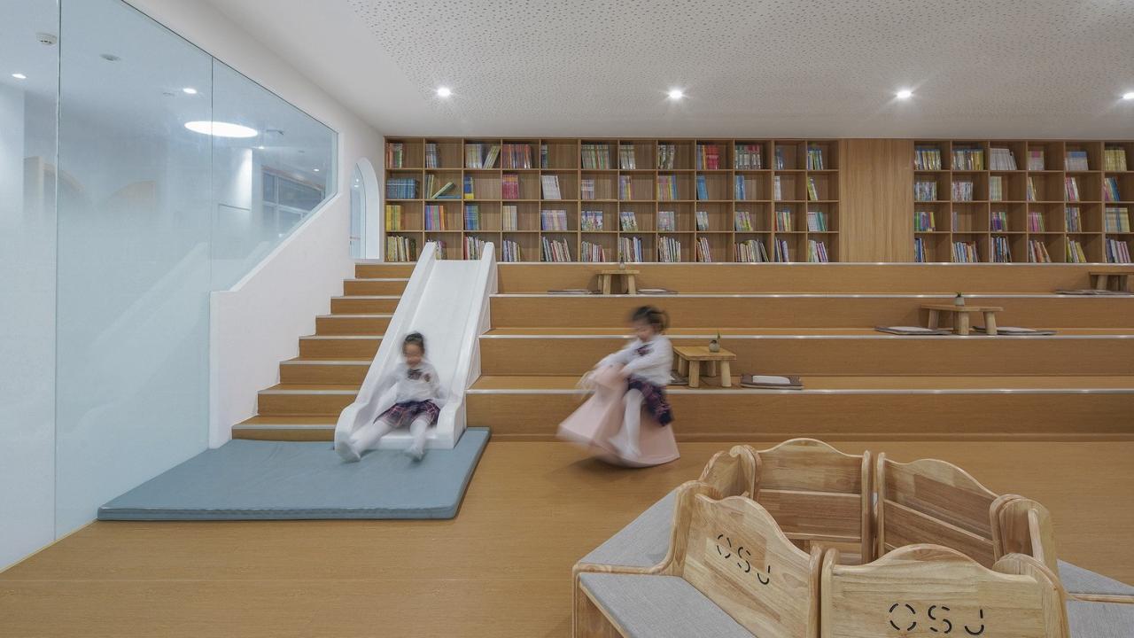 BIM建筑|海口山高幼儿园：一座位于高铁站下的幼儿园,如何征服小朋友 / DIKA新作