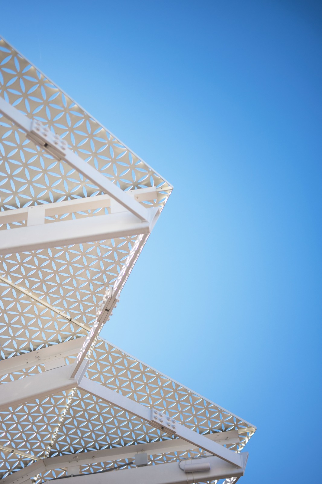 BIM建筑|疗养小镇的‘浪潮’，医疗研究中心 / FAAB