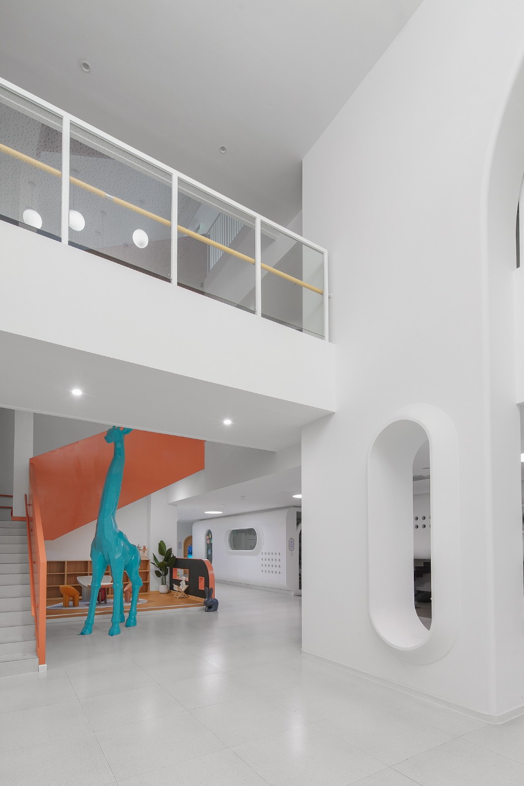 BIM建筑|海口山高幼儿园：一座位于高铁站下的幼儿园,如何征服小朋友 / DIKA新作