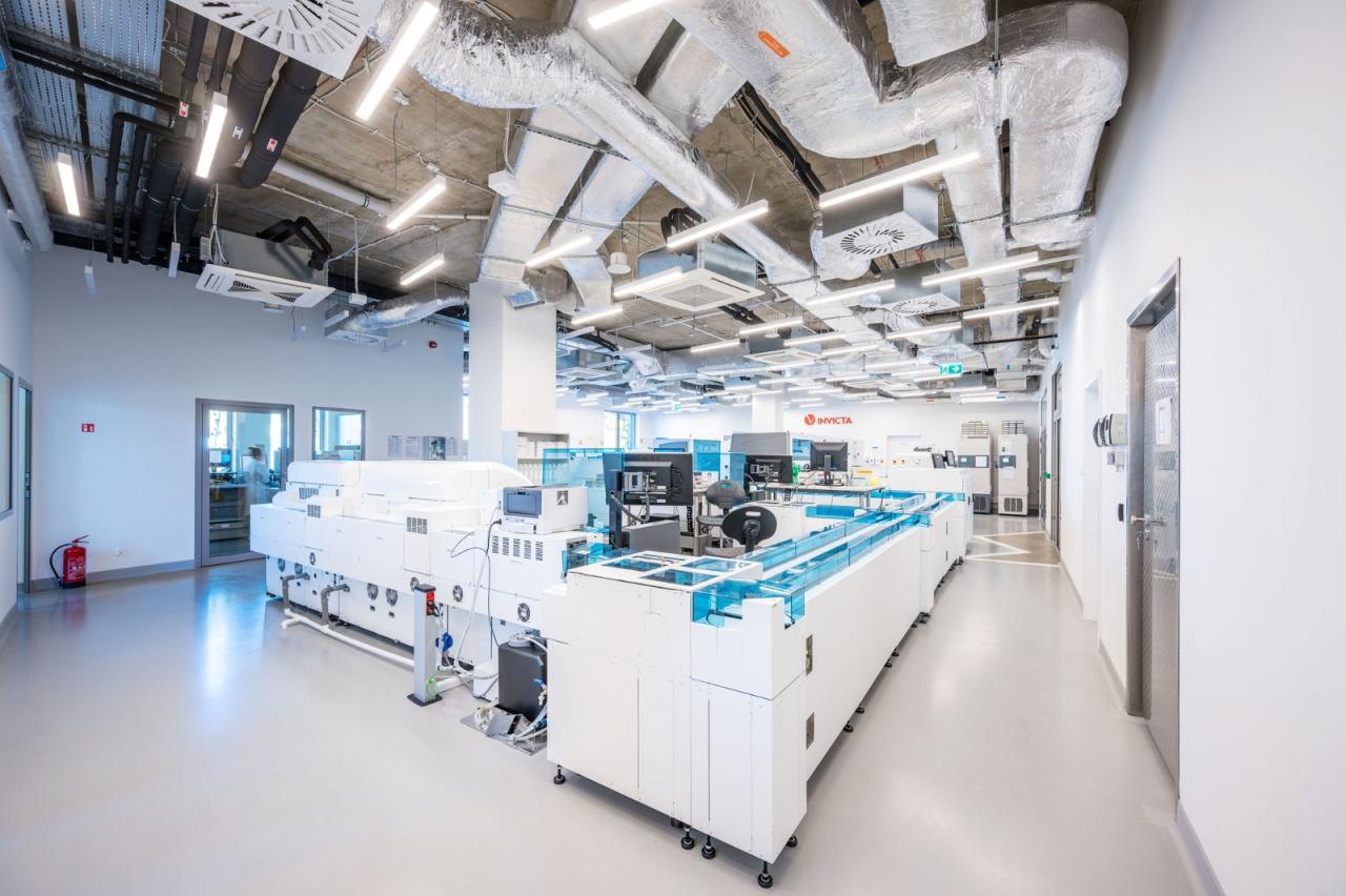 BIM建筑|疗养小镇的‘浪潮’，医疗研究中心 / FAAB