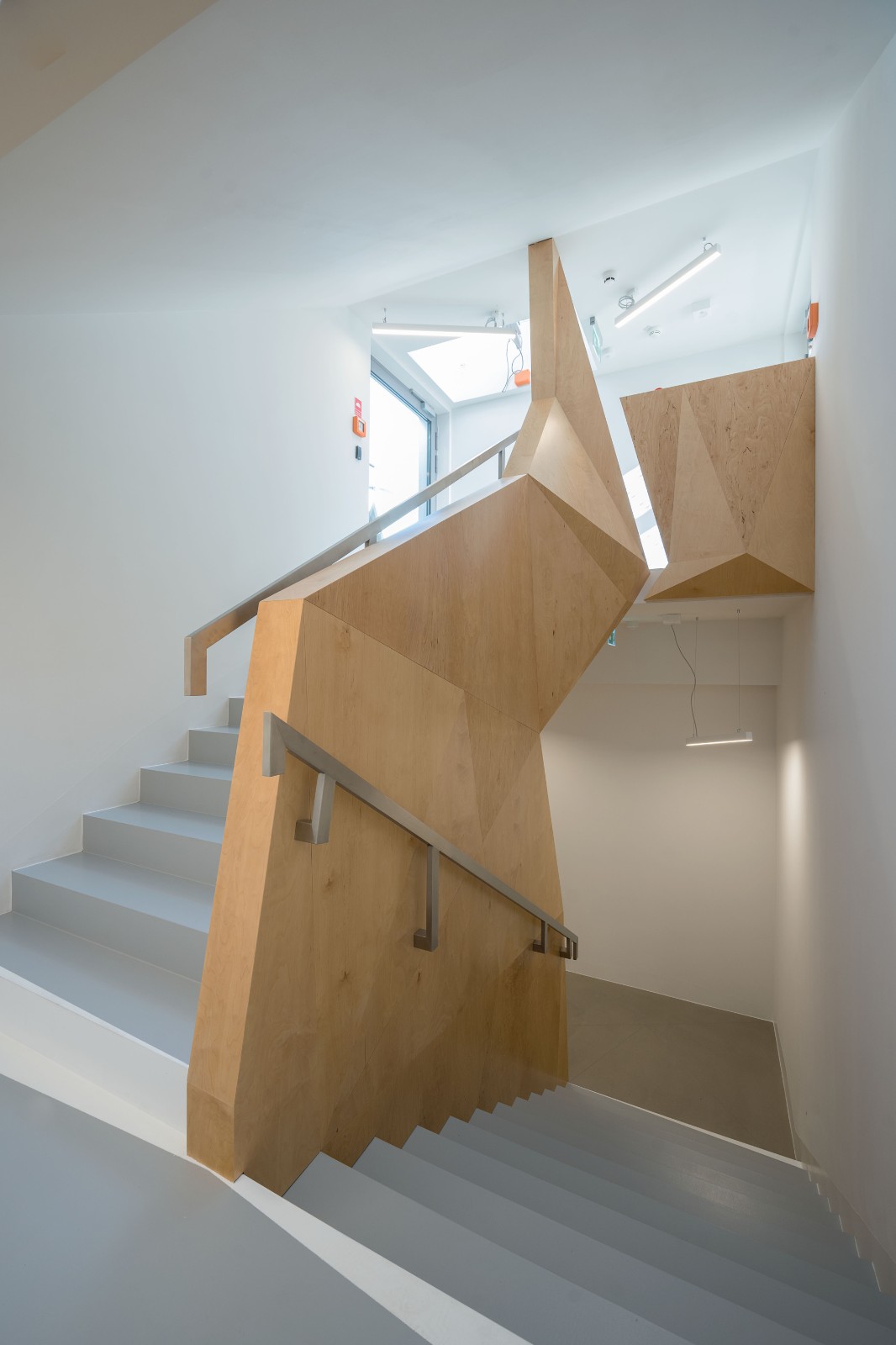 BIM建筑|疗养小镇的‘浪潮’，医疗研究中心 / FAAB