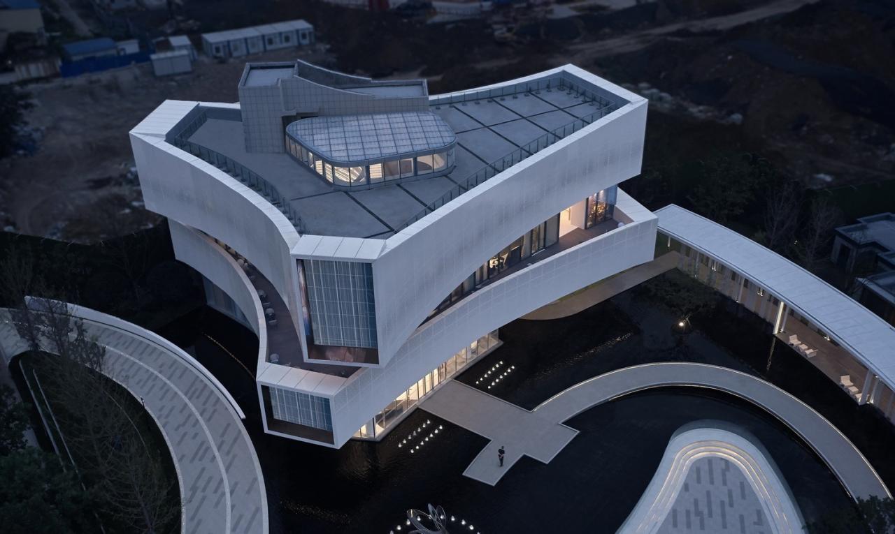 BIM建筑|以可感知温度充盈场所空间：徐州三盛·中城展示中心 / UA尤安设计