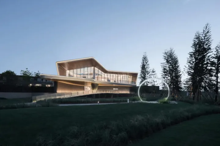 BIM建筑|漂浮艺居 舟泊烟渚：成都首开金地 • 鹭鸣北湖 / 成执设计
