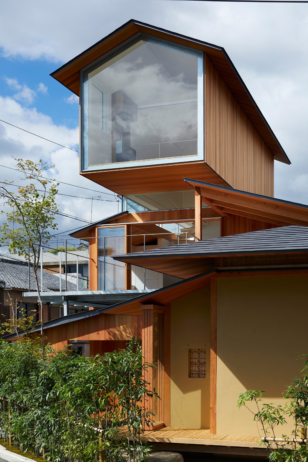 BIM建筑|屋顶相叠的下鸭之家 / 畑友洋建筑设计事务所