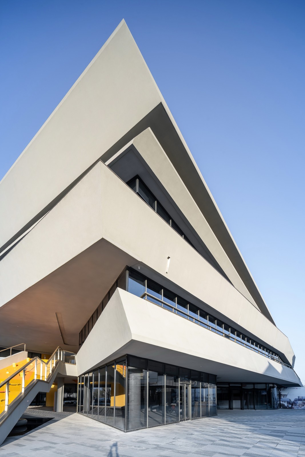 BIM建筑|空间激发运动活力：体育建筑合辑 / goa大象设计