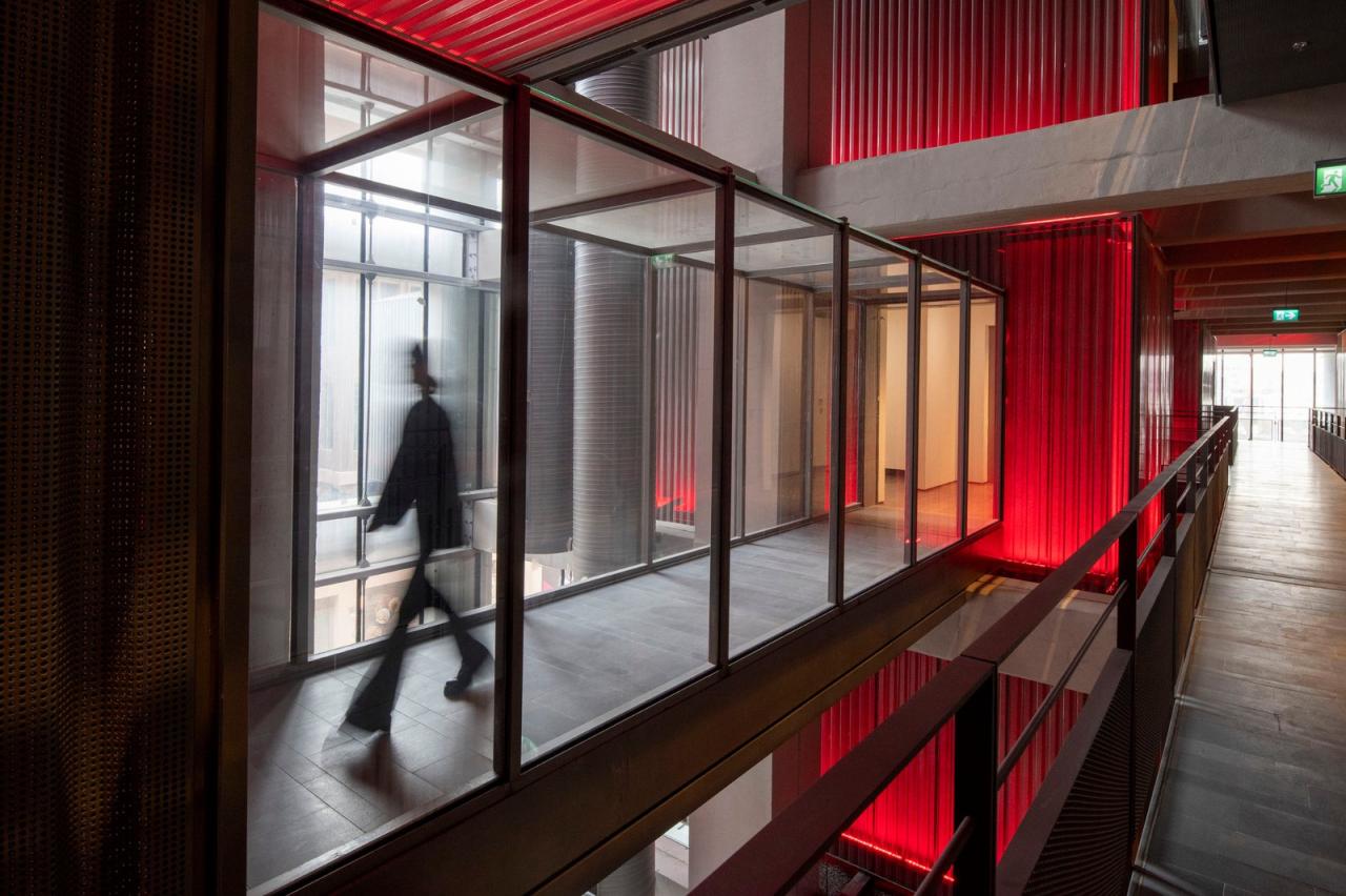 BIM建筑|冲出混凝土框架的盒子，伊斯坦布尔绘画与雕塑美术馆 / EAA - Emre Arolat Architecture