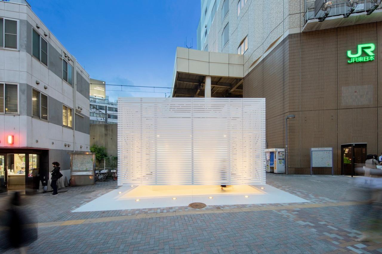 BIM建筑|半透明方块，东京‘纯白’公共卫生间 / SAMURAI