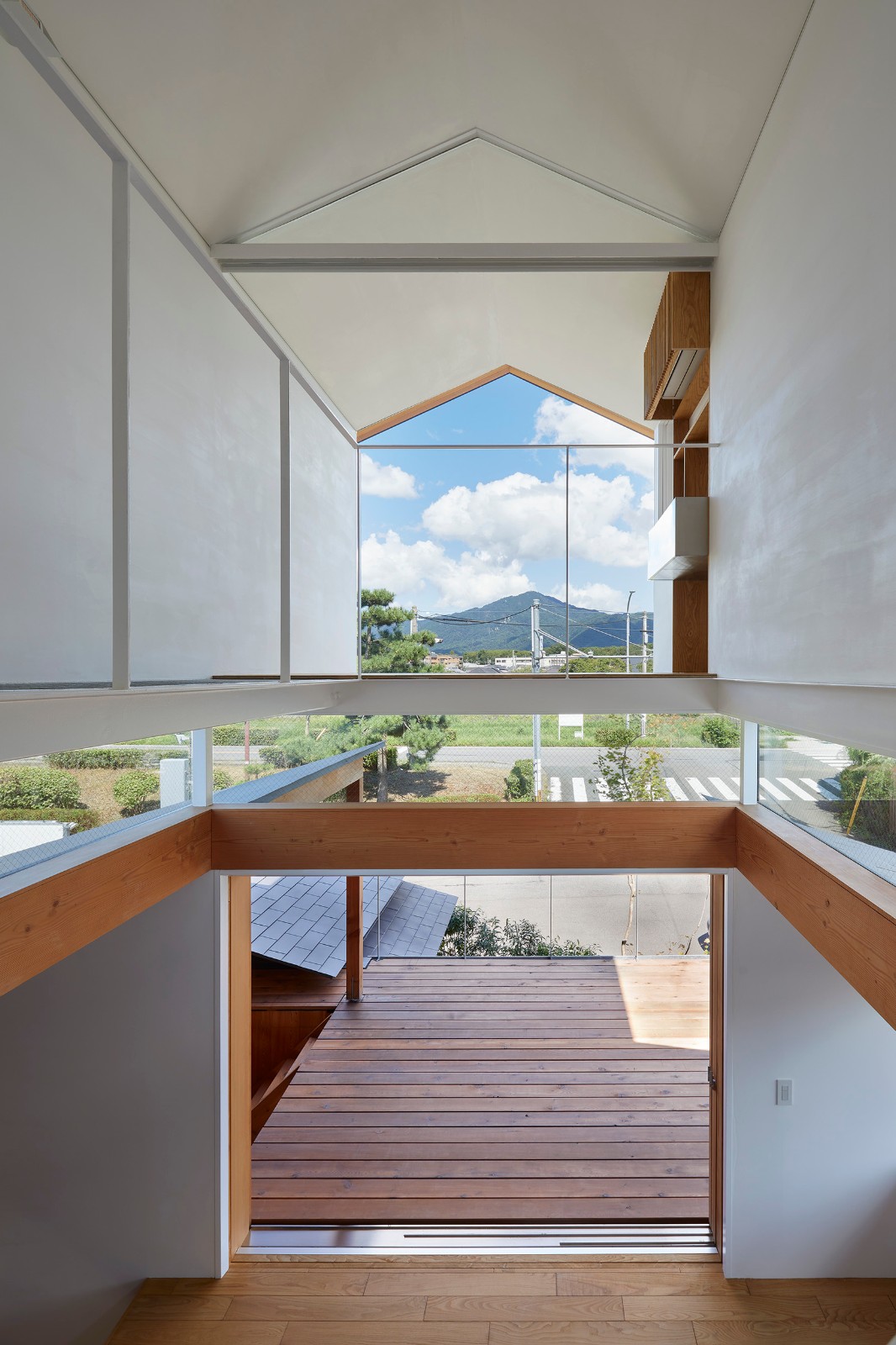 BIM建筑|屋顶相叠的下鸭之家 / 畑友洋建筑设计事务所