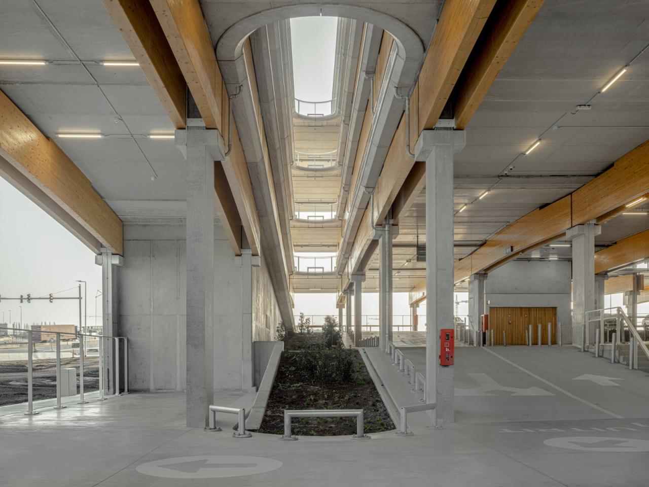 BIM建筑|Park+Ride新模式，私人交通+公交交通 / HUB