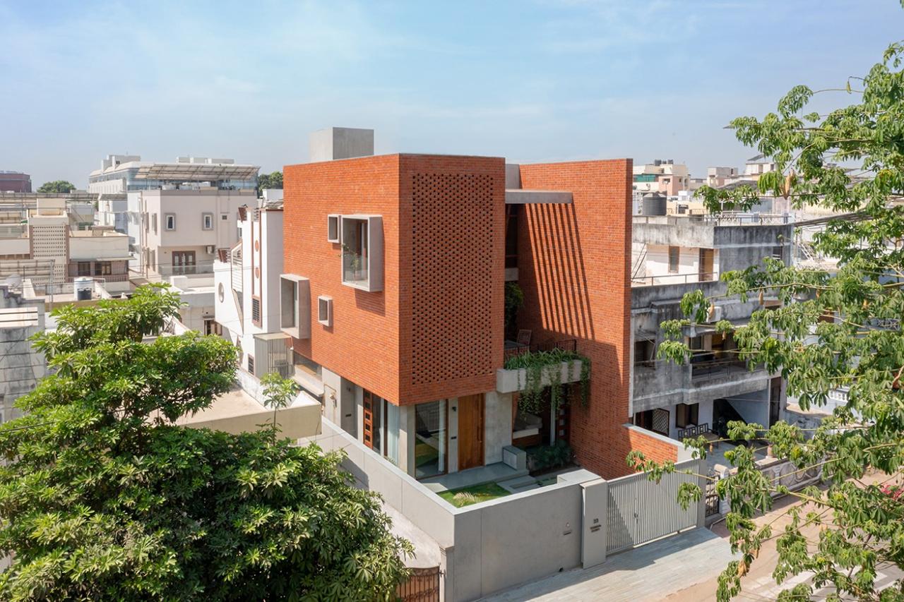 BIM建筑|漂浮庭院住宅 / TRAANSPACE