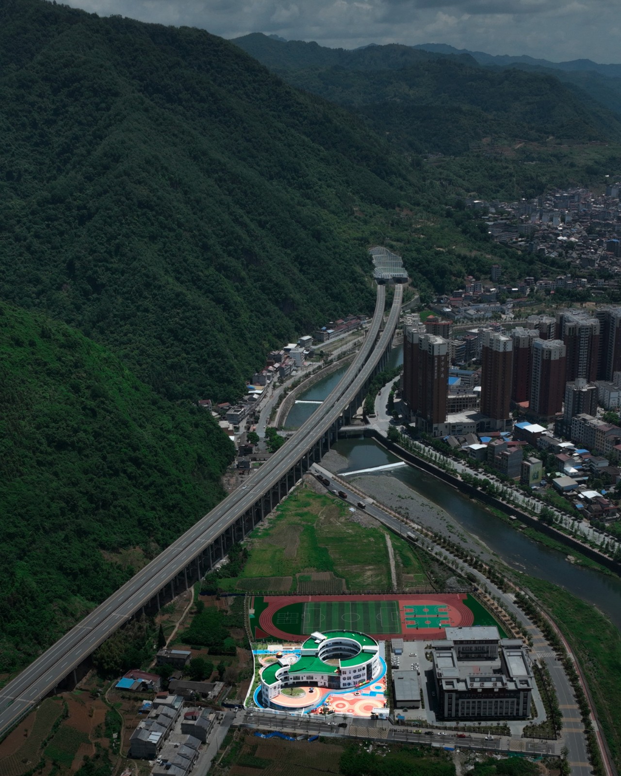 BIM建筑|中国最美幼儿园在县城：平利县第三幼儿园 / 迪卡建筑设计中心