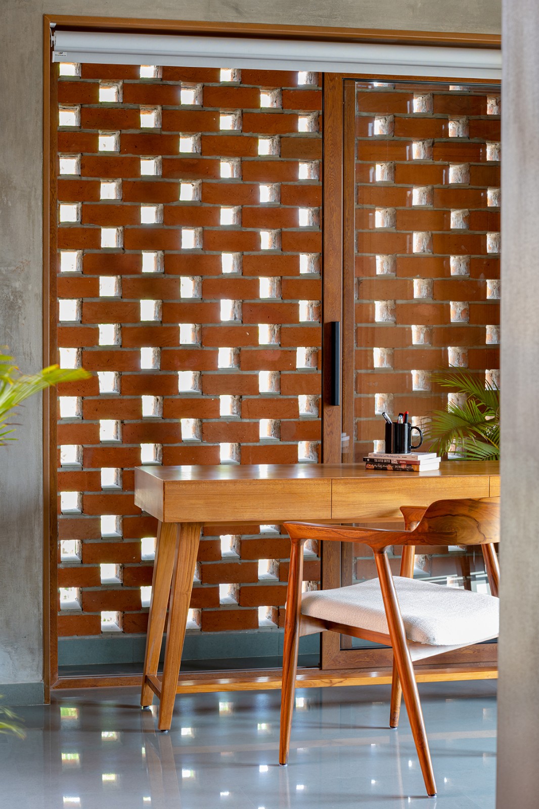 BIM建筑|漂浮庭院住宅 / TRAANSPACE