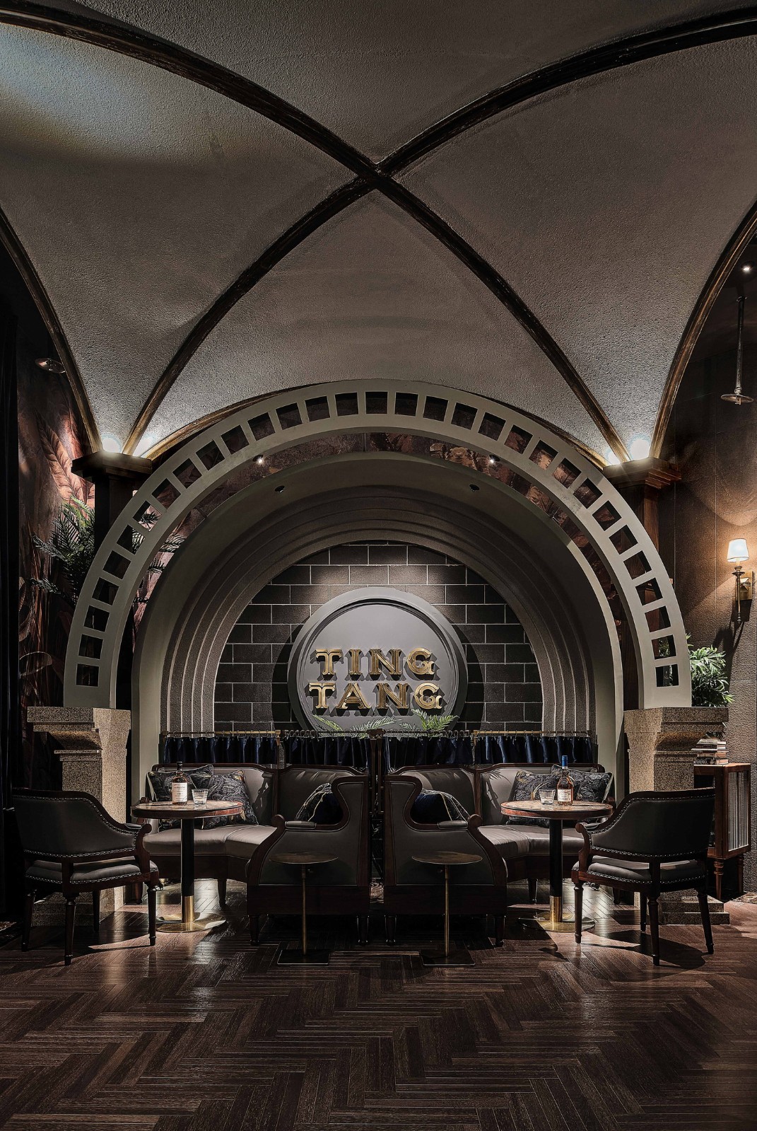 BIM建筑|酒吧：古典峰端的欢乐时光 / TRIOSTUDIO三厘社