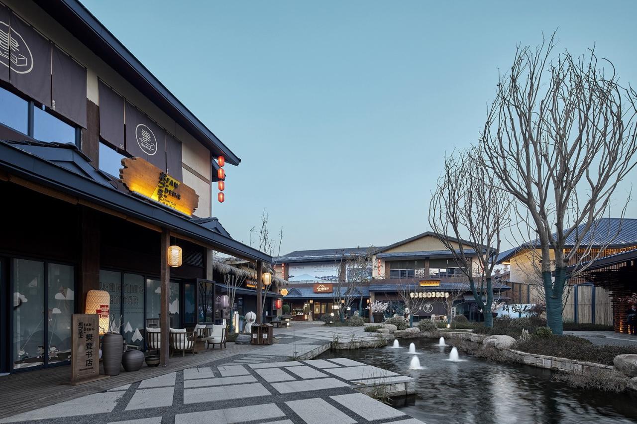 BIM建筑|生活化的轻禅设计: 靖安绿地明镜湾文旅小镇 / UA尤安设计