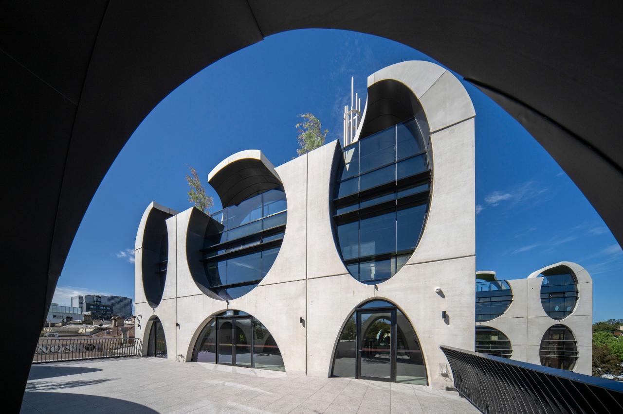 BIM建筑|‘半成品’建筑：圣基尔达，维多利亚傲娇中心 / BAU+Grant Amon