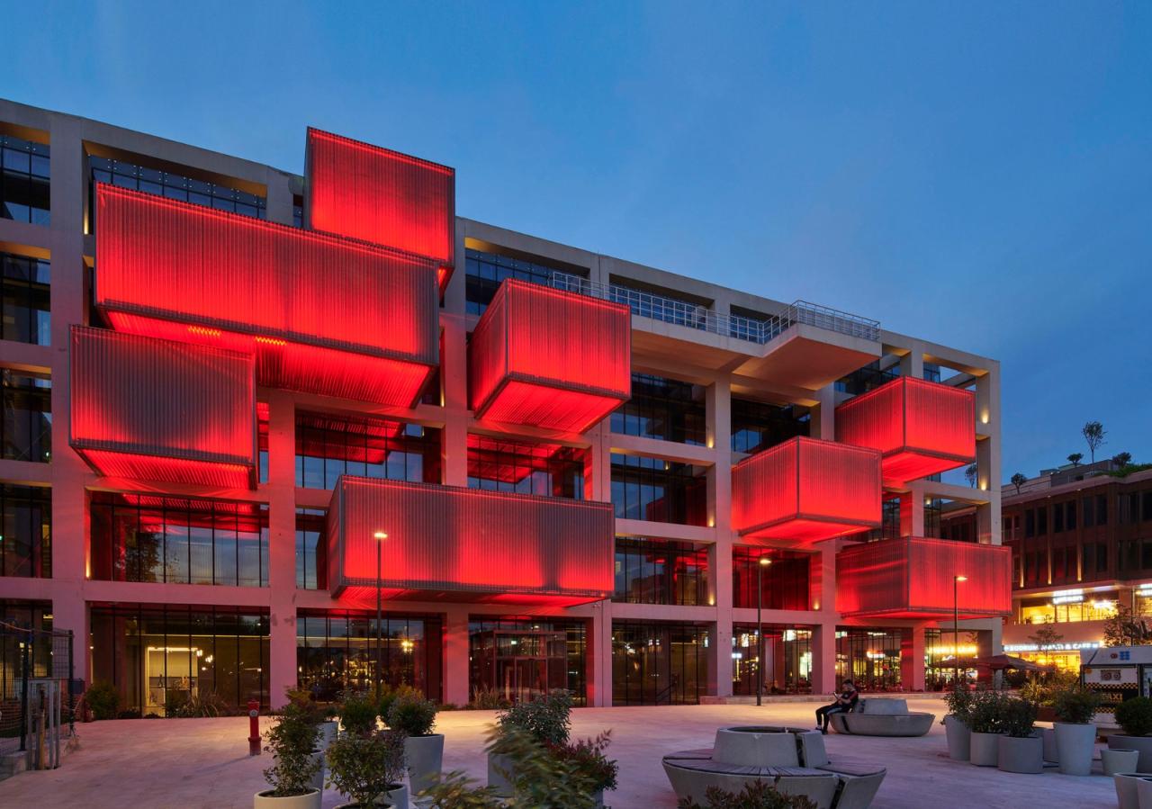 BIM建筑|冲出混凝土框架的盒子，伊斯坦布尔绘画与雕塑美术馆 / EAA - Emre Arolat Architecture