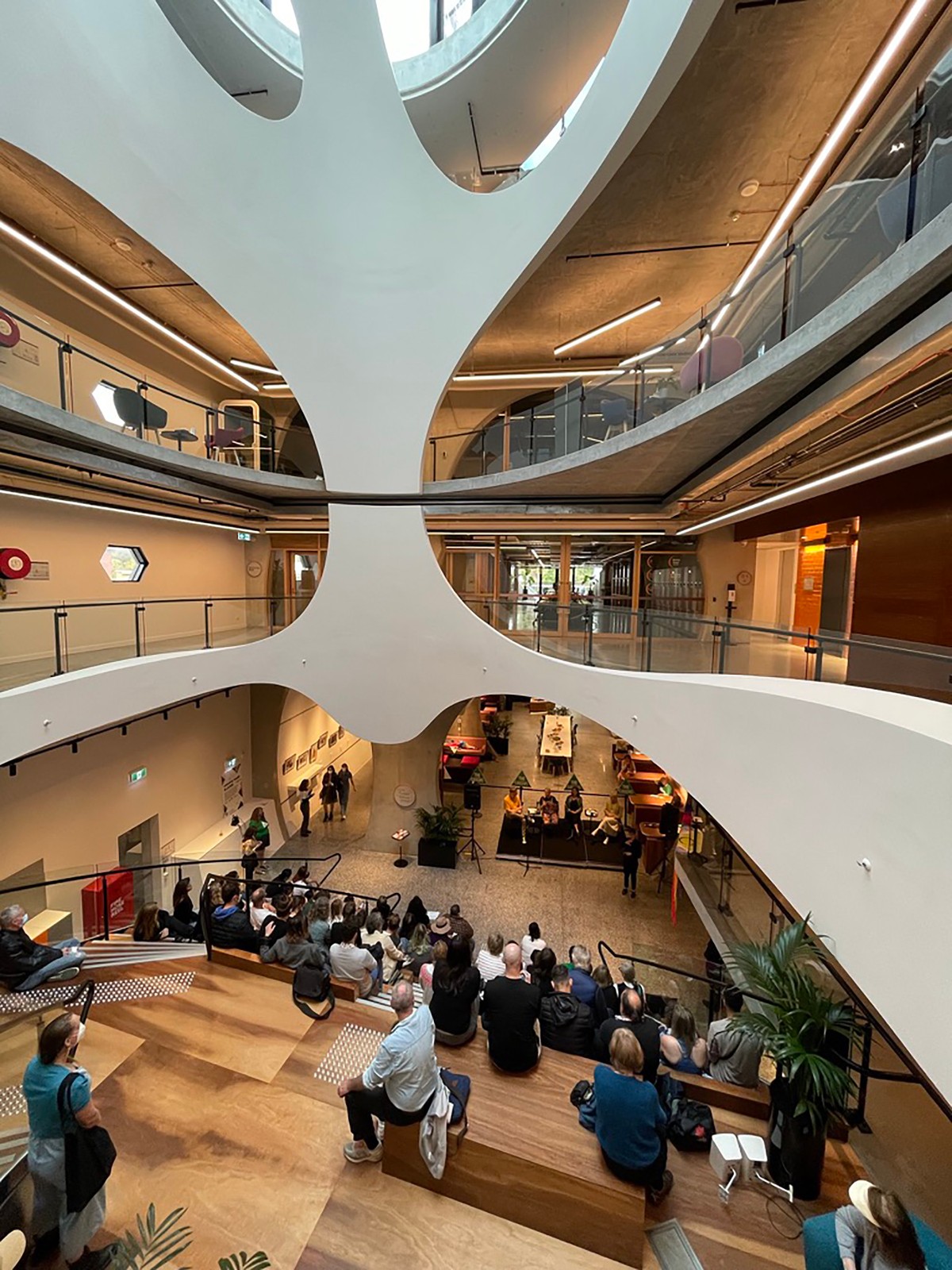 BIM建筑|‘半成品’建筑：圣基尔达，维多利亚傲娇中心 / BAU+Grant Amon