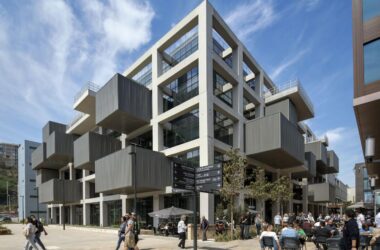 BIM建筑|冲出混凝土框架的盒子，伊斯坦布尔绘画与雕塑美术馆 / EAA - Emre Arolat Architecture-BIM建筑网