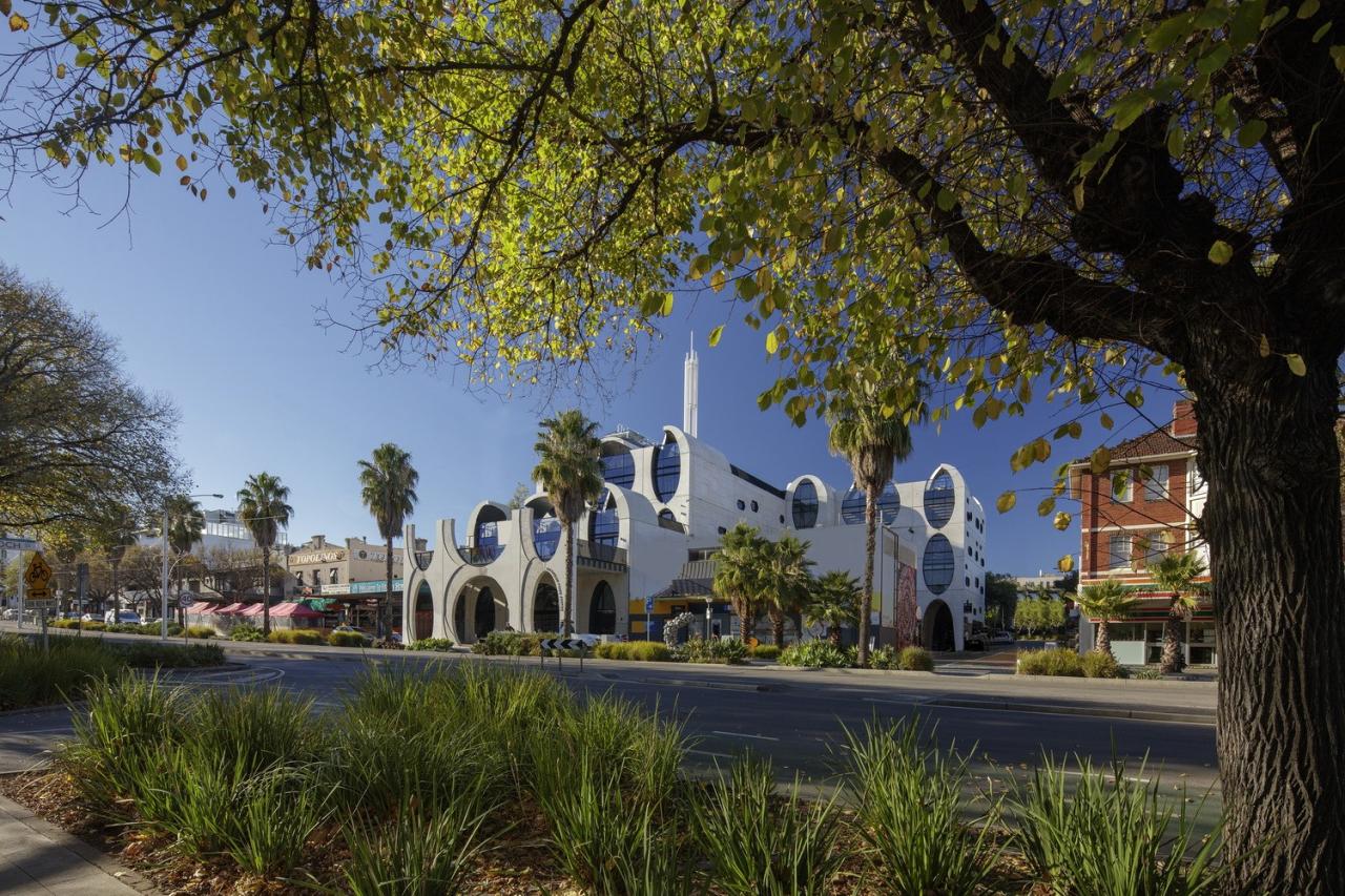 BIM建筑|‘半成品’建筑：圣基尔达，维多利亚傲娇中心 / BAU+Grant Amon