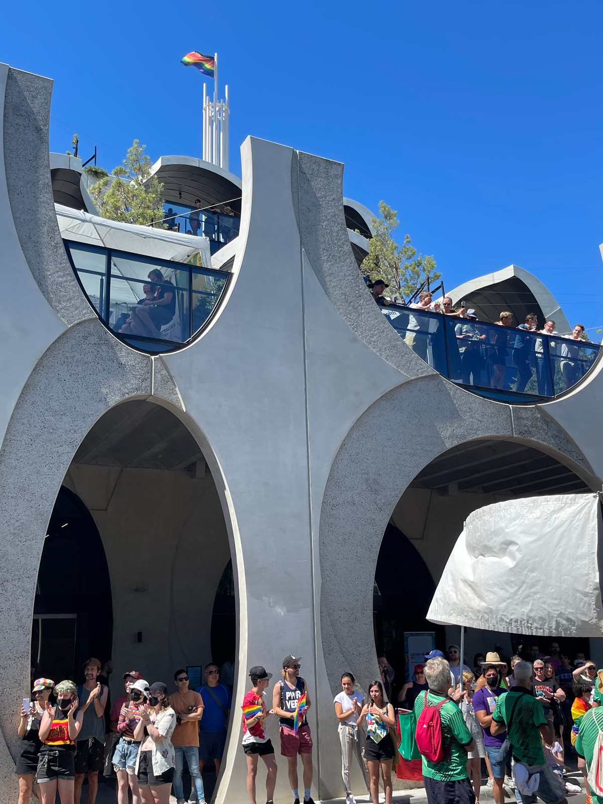 BIM建筑|‘半成品’建筑：圣基尔达，维多利亚傲娇中心 / BAU+Grant Amon