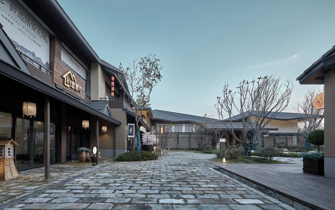 BIM建筑|生活化的轻禅设计: 靖安绿地明镜湾文旅小镇 / UA尤安设计