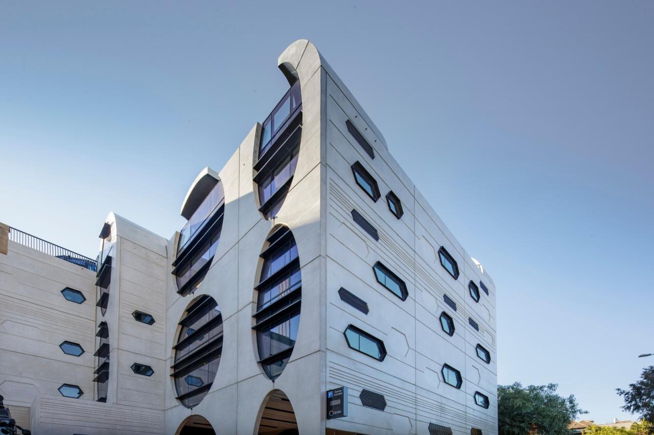 BIM建筑|‘半成品’建筑：圣基尔达，维多利亚傲娇中心 / BAU+Grant Amon