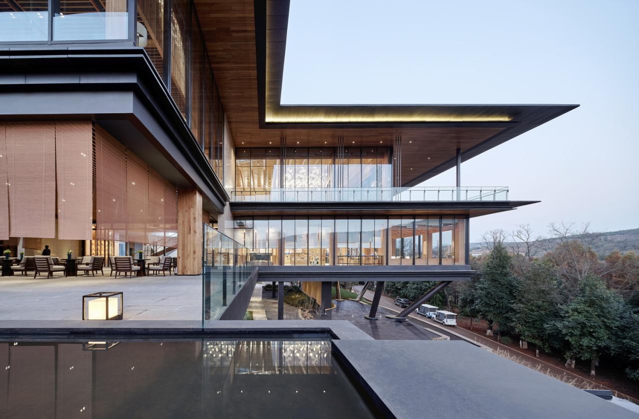 BIM建筑|生长的长屋：九溪云舒･昆明九溪湖国际生态区体验中心 / UA尤安设计