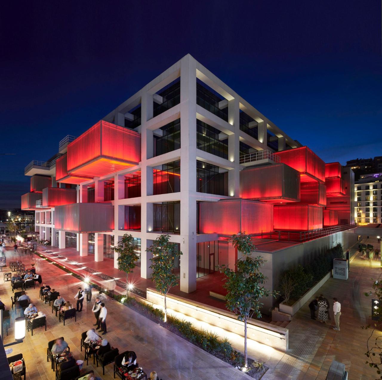 BIM建筑|冲出混凝土框架的盒子，伊斯坦布尔绘画与雕塑美术馆 / EAA - Emre Arolat Architecture