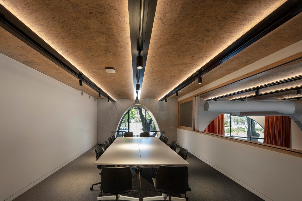 BIM建筑|‘半成品’建筑：圣基尔达，维多利亚傲娇中心 / BAU+Grant Amon