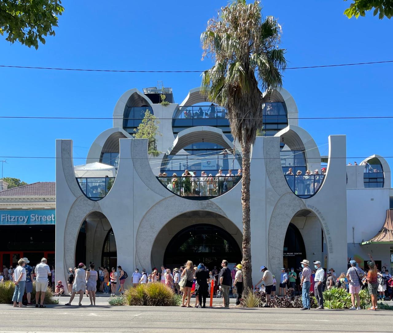 BIM建筑|‘半成品’建筑：圣基尔达，维多利亚傲娇中心 / BAU+Grant Amon