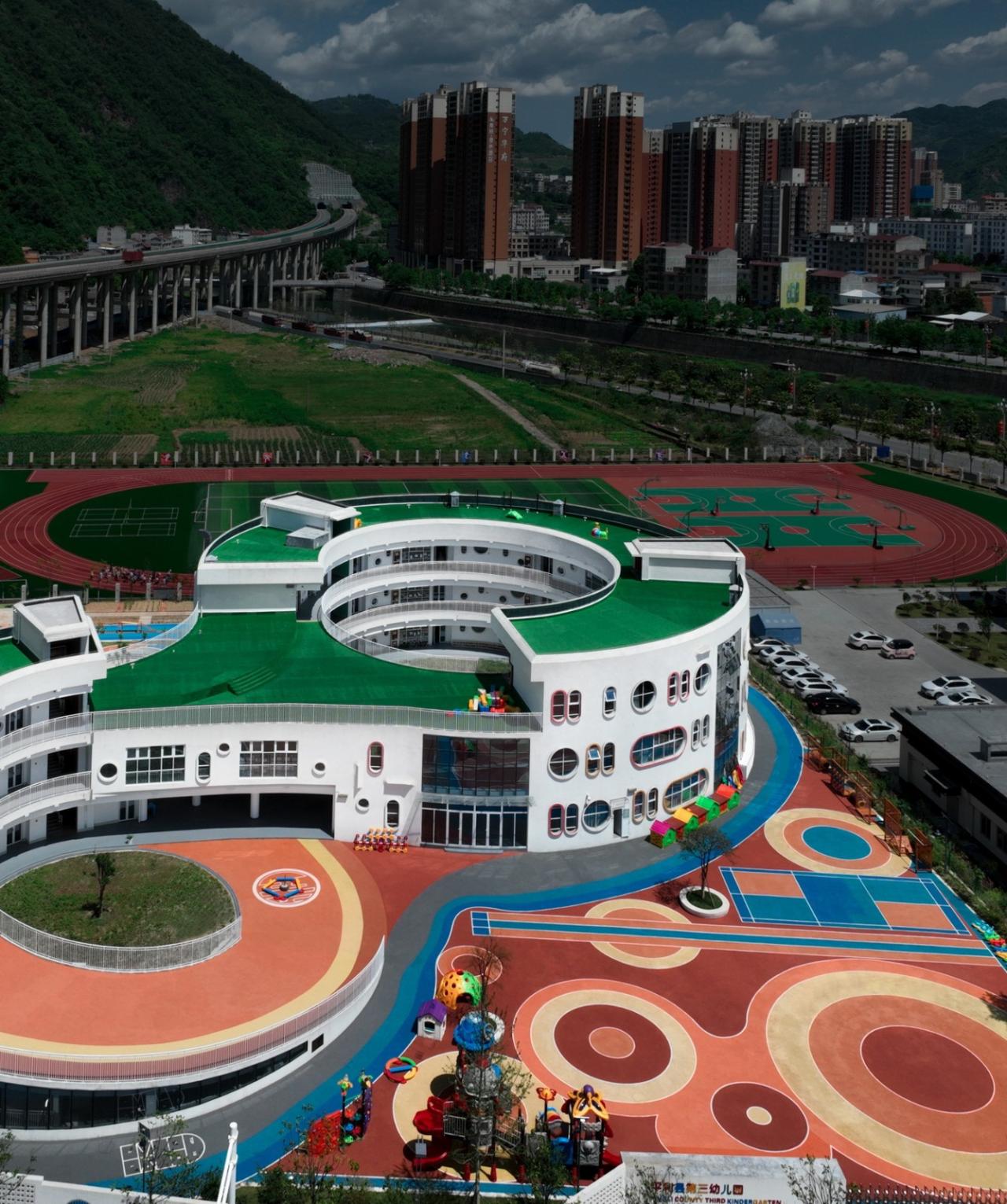 BIM建筑|中国最美幼儿园在县城：平利县第三幼儿园 / 迪卡建筑设计中心