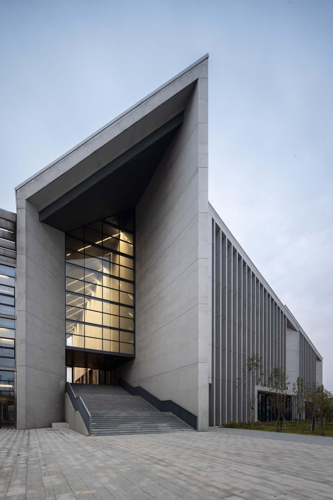 BIM建筑|江西建设职业技术学院图文信息综合楼 / 华南理工大学建筑设计研究院有限公司 陶郅工作室