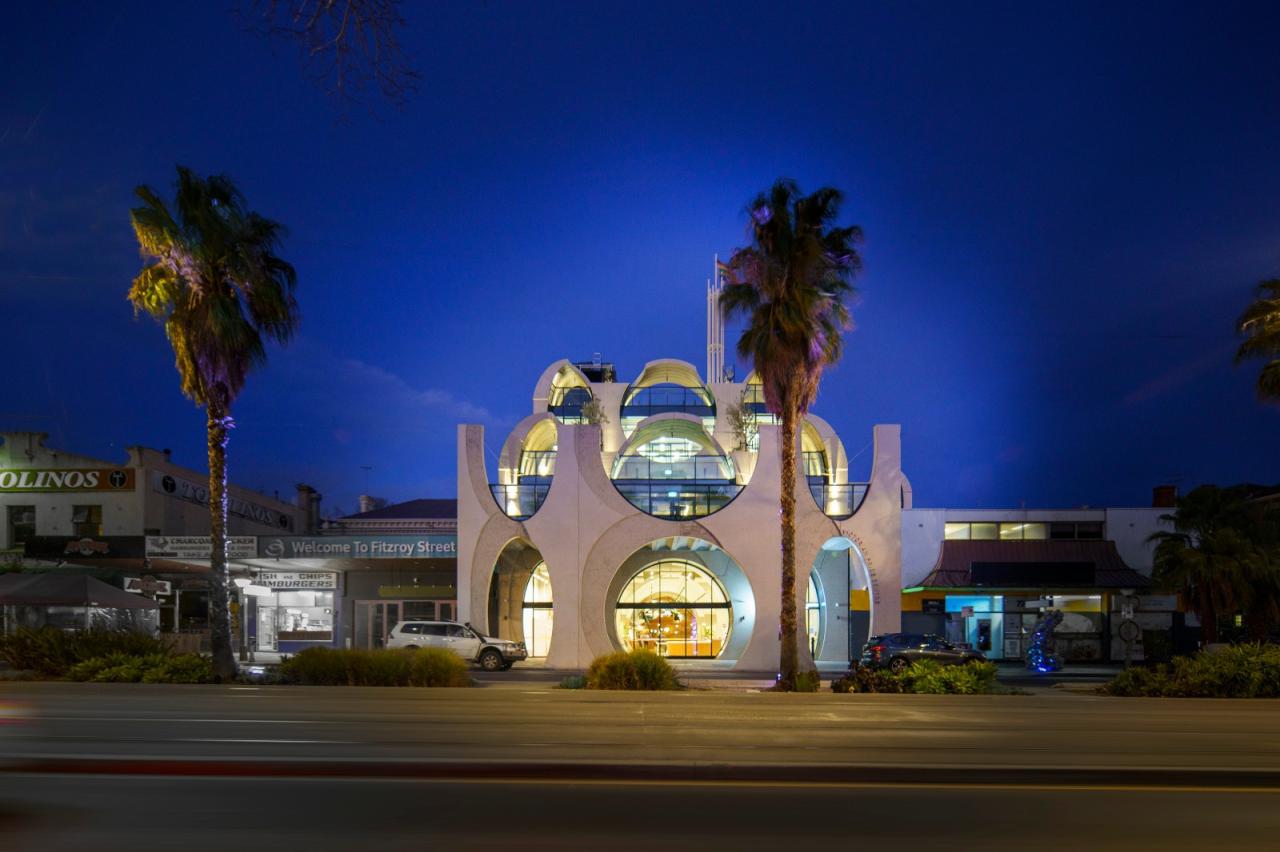 BIM建筑|‘半成品’建筑：圣基尔达，维多利亚傲娇中心 / BAU+Grant Amon