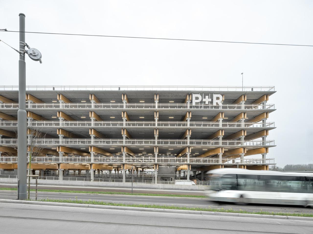 BIM建筑|Park+Ride新模式，私人交通+公交交通 / HUB